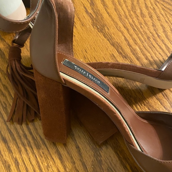 WHBM WHISKEY BROWN HEEL WITH TASSLE - Picture 4 of 5